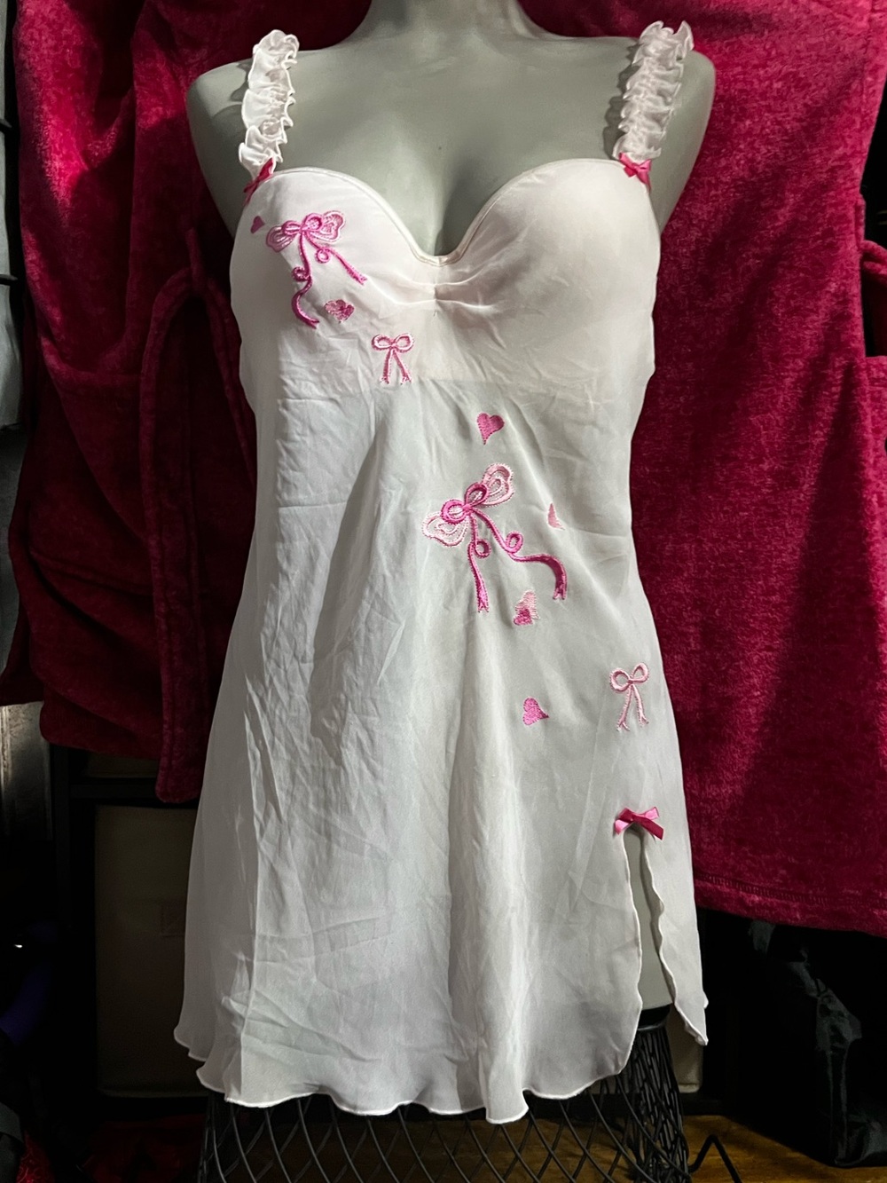 Linea Donatella White Chemise with Pink Embroidered Bows
